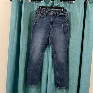 Old Navy Mid Rise Curvy Profile Jeans